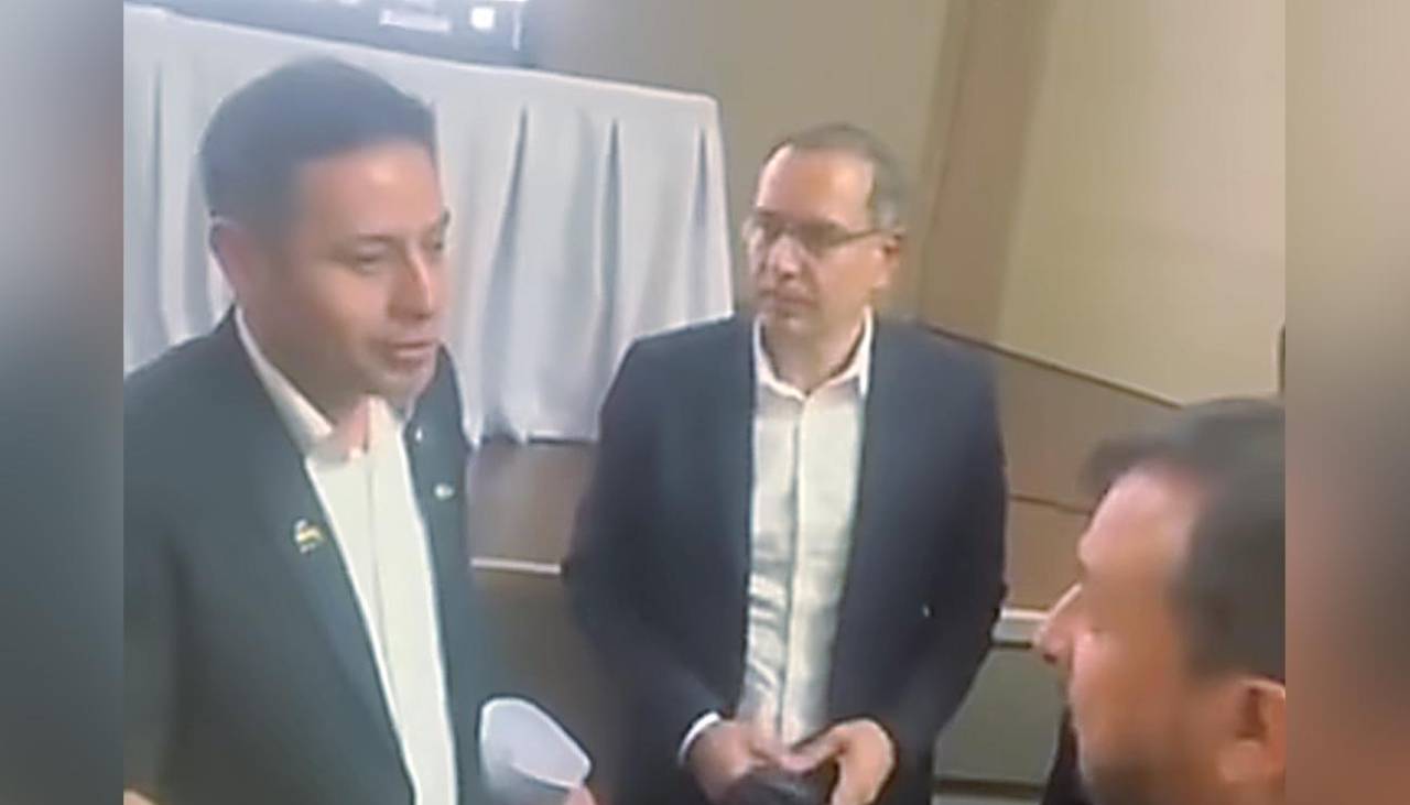 Lara discute con el ministro de Hidrocarburos y el presidente de YPFB por las cisternas varadas y la gasolina que dañó motores