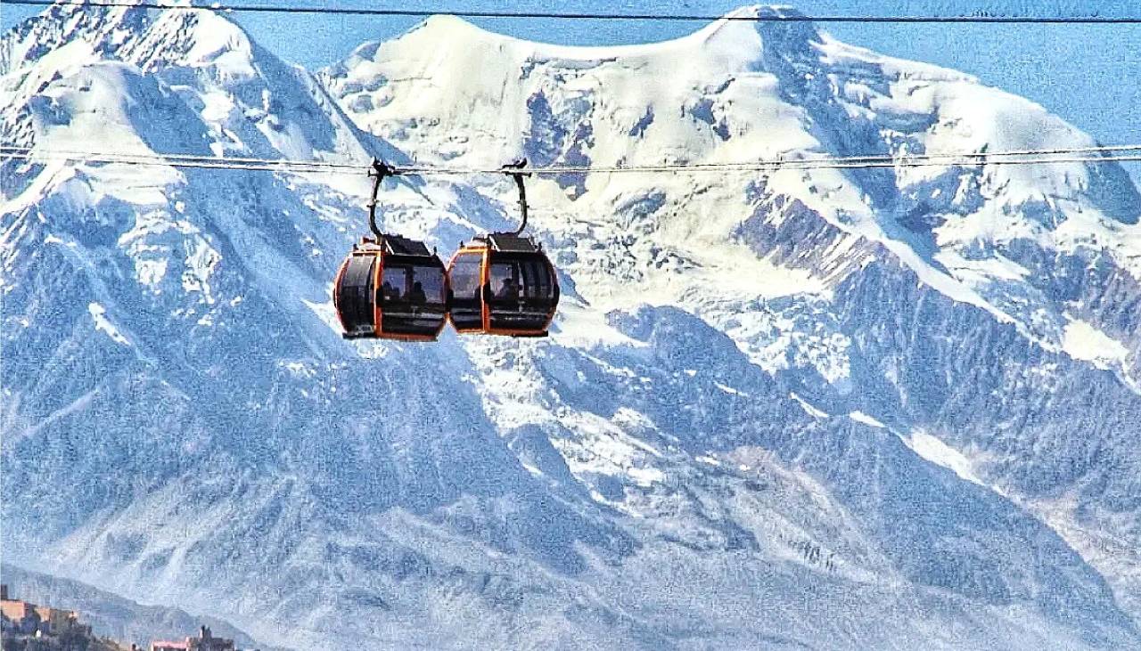 Paz anuncia dos nuevas líneas del teleférico para La Paz y El Alto y alista estudios 