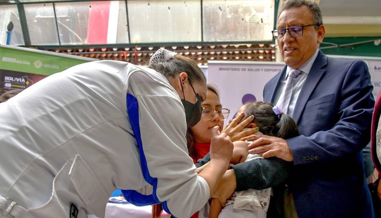 Salud advierte que llegarán olas de frío más intensas; alista brigadas escolares y la ampliación de la vacunación 