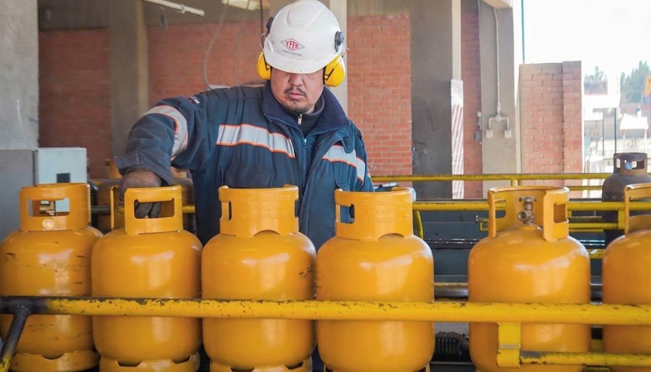 Experto: Sin subsidio una garrafa de gas costaría al menos Bs 130