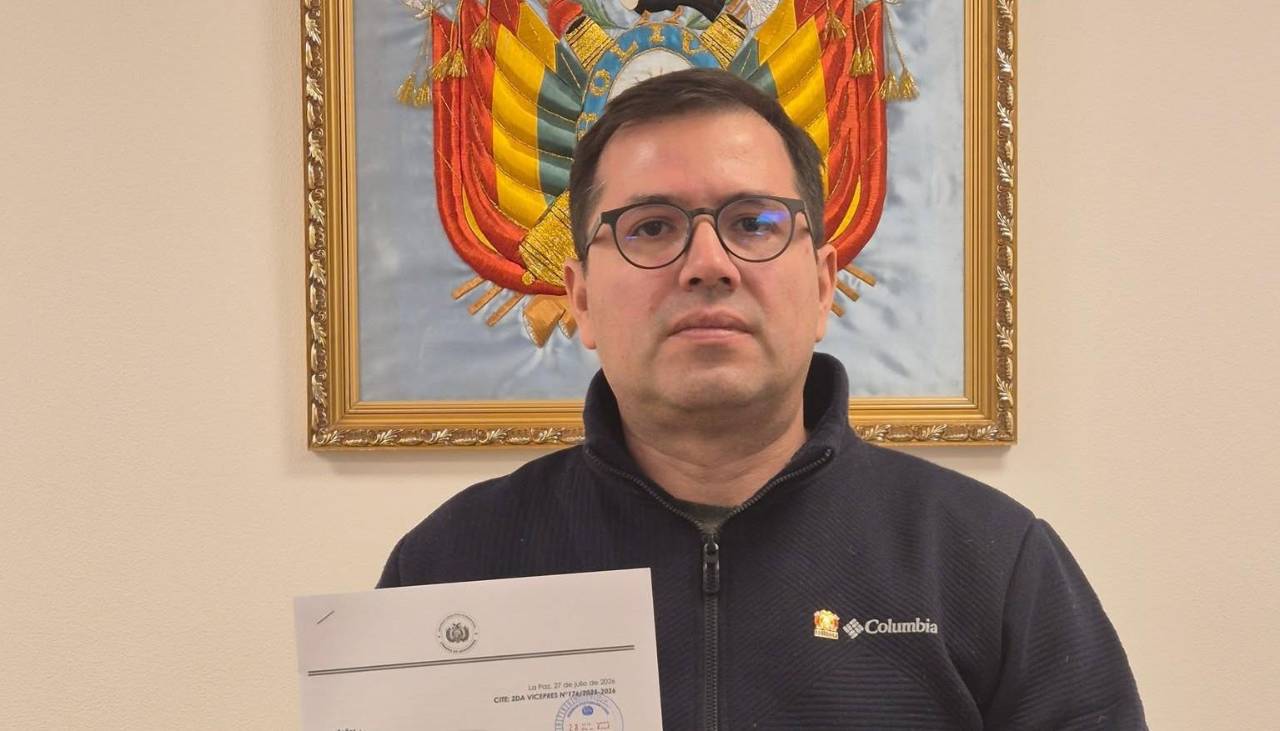 Senador Roca plantea privatizar “algunas” empresas estratégicas y crear un “impuesto para todos”, entre ellos cocaleros