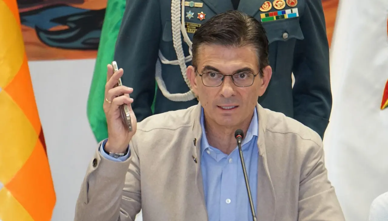 “No pienso dar un paso atrás ni para el impulso”: Paz descarta anular sus medidas y se estrella contra la dirigencia sindical