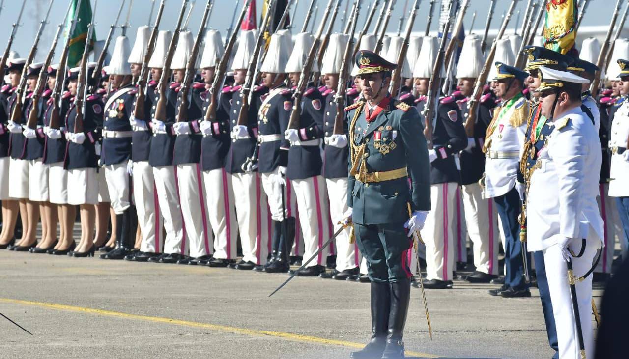 Las Fuerzas Armadas celebran su aniversario 201 con una Parada Militar en El Alto