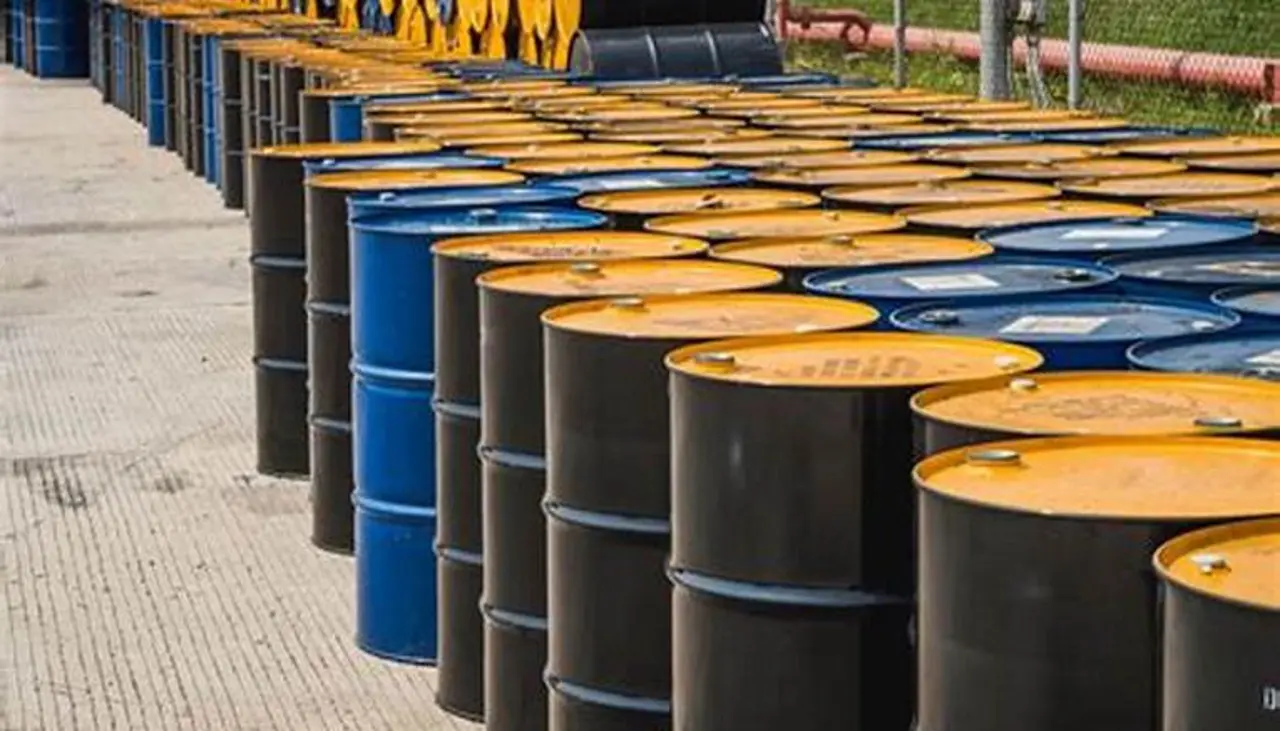 Precio del petróleo cae afectado por aumento de reservas de crudo estadounidenses