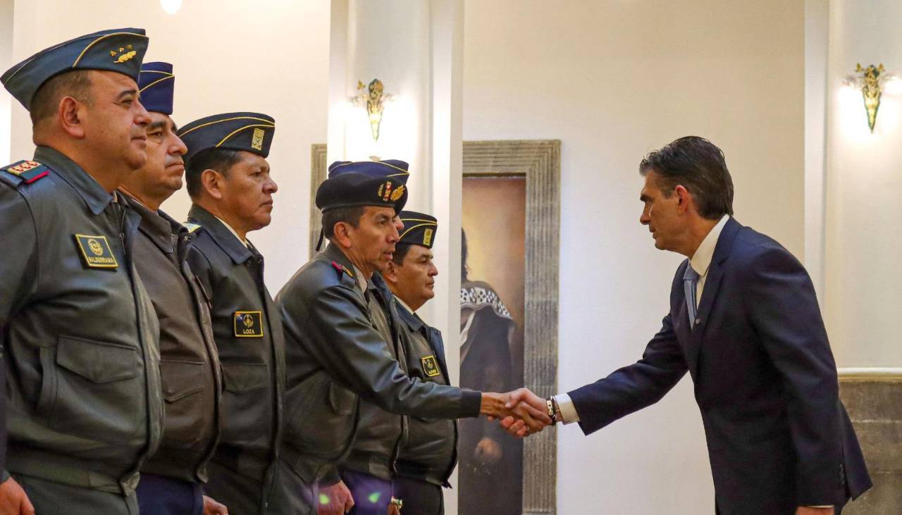 Paz se reúne con el Alto Mando Militar para definir el plan de seguridad nacional y garantizar la “estabilidad del Estado”