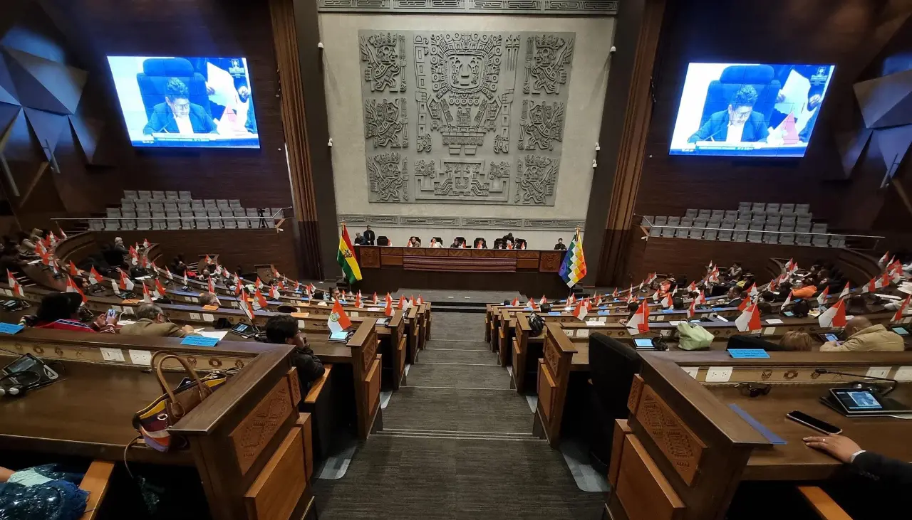 Comisión conformada por el Gobierno y legisladores trabajará para viabilizar créditos en corto plazo, señalan desde CC