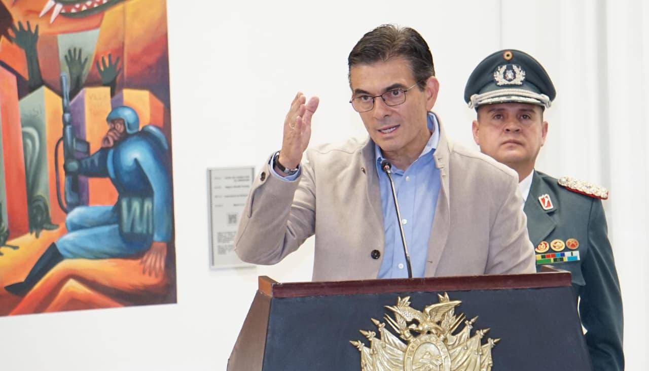 Analista señala que Rodrigo Paz mantiene alta aprobación, pese al incremento de combustibles