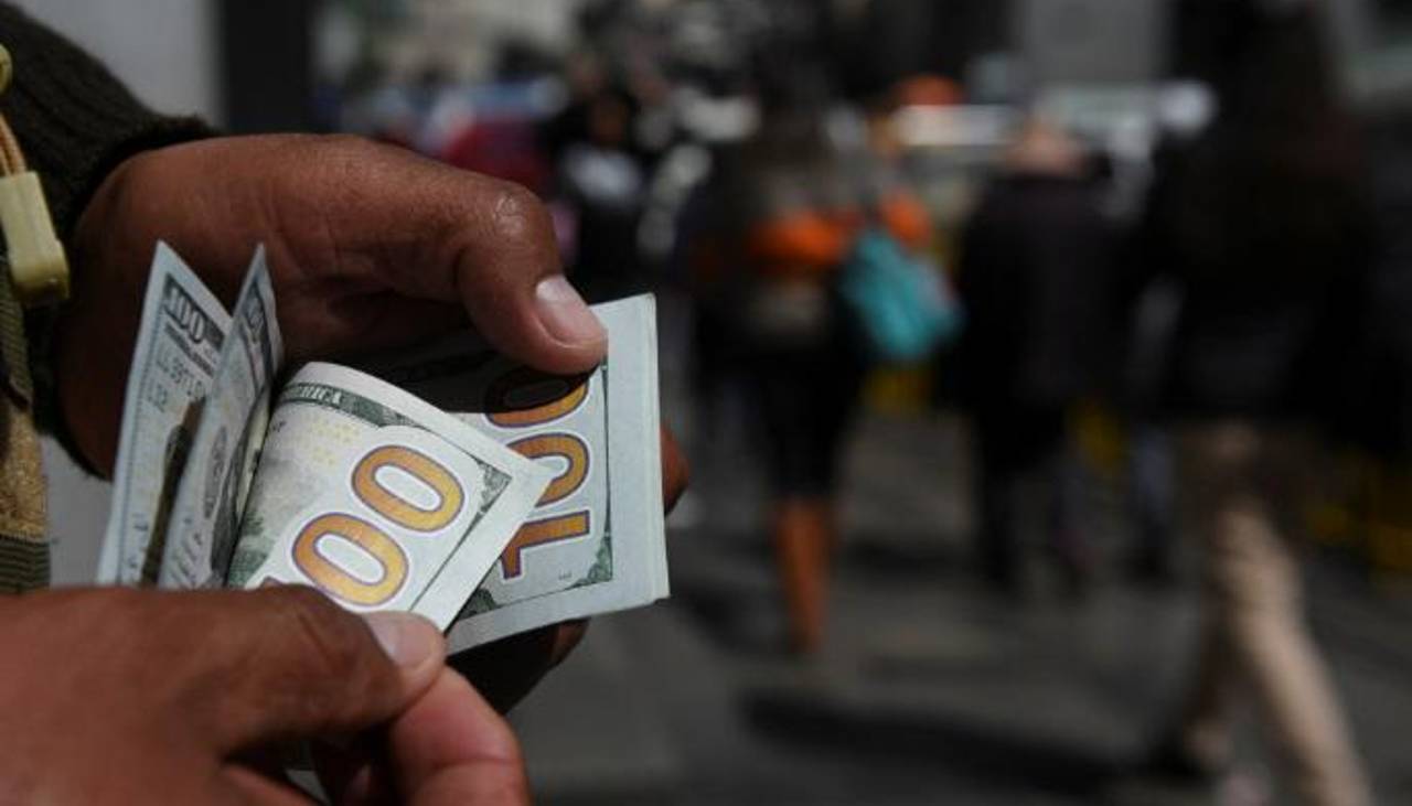 Tras casi 15 años, Bolivia pone fin al tipo de cambio fijo para el dólar para aplicar un régimen flexible 