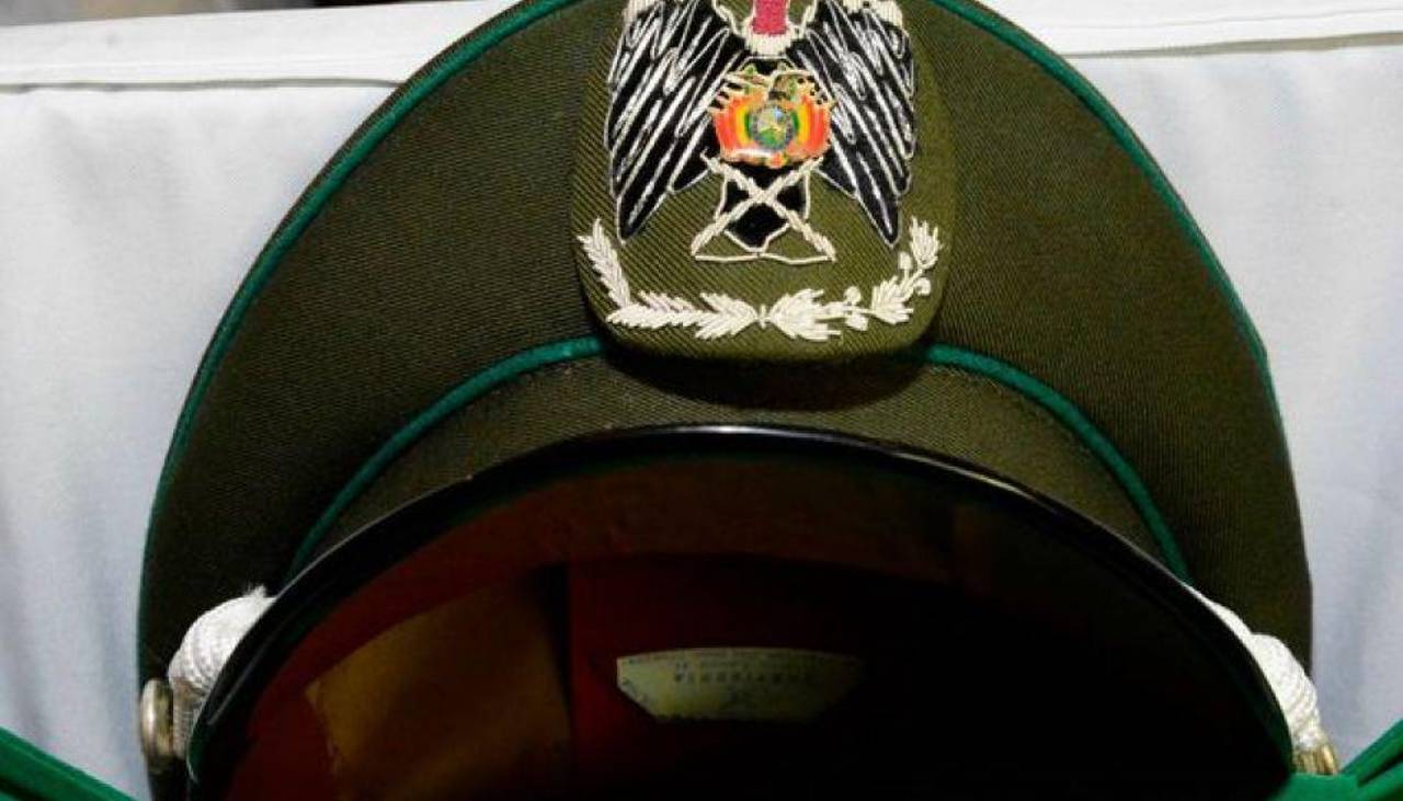 Un sargento es acusado de cobrar Bs 28 mil a dos de sus camaradas a cambio de ascensos en la Policía 
