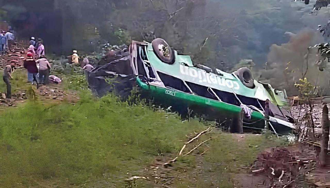 Ocho muertos y 19 heridos por accidente de autobús en México