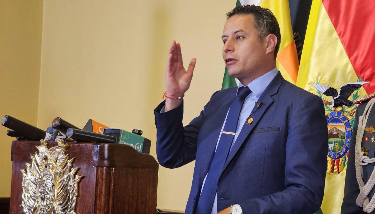 Lara pide “pruebas” tras ser denunciado en la Fiscalía por difusión de llamadas grabadas sin consentimiento