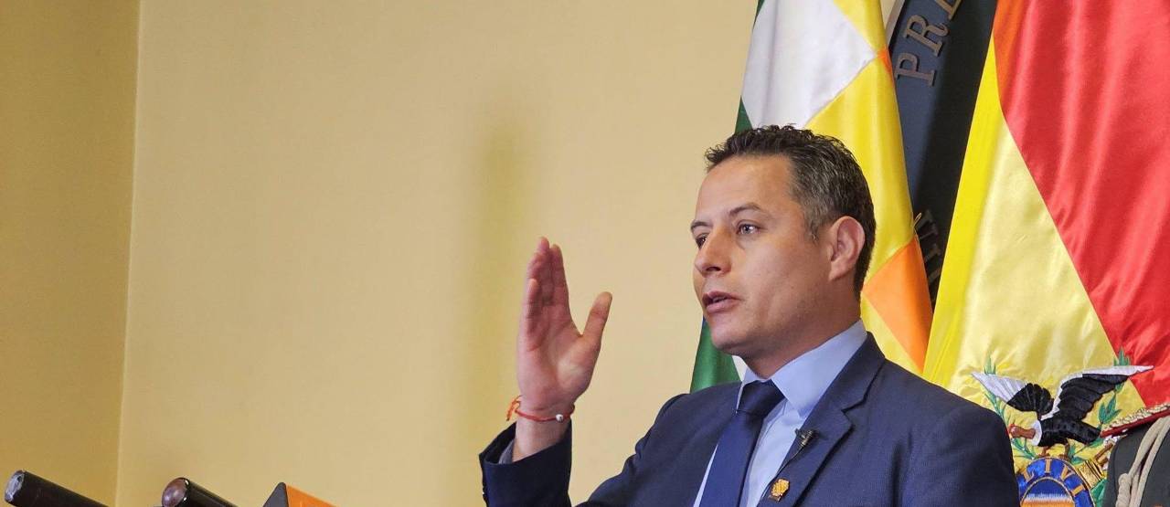 “El pensamiento distinto no es motivo de persecución”: Lara expresa su “preocupación” por la aprehensión de Nilton Condori 