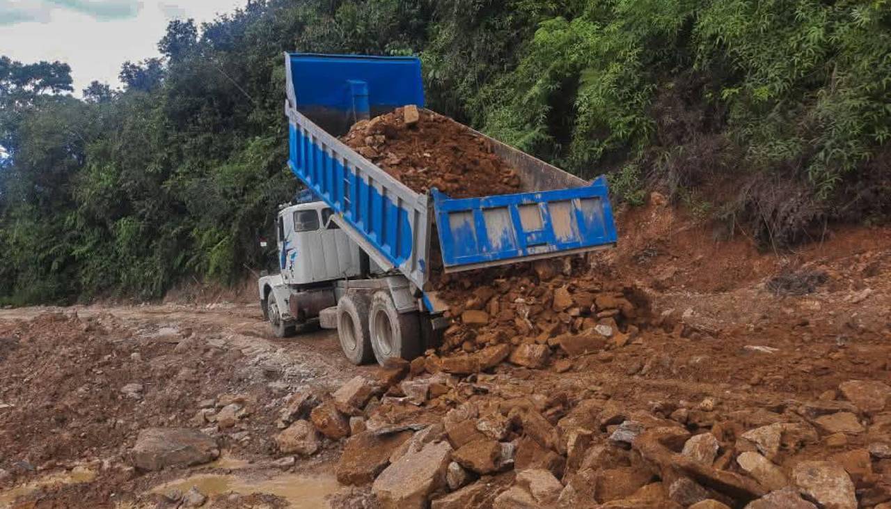 “Pedimos que arreglen el camino”: comerciantes dicen que no llegan alimentos a Apolo por el mal estado de la ruta