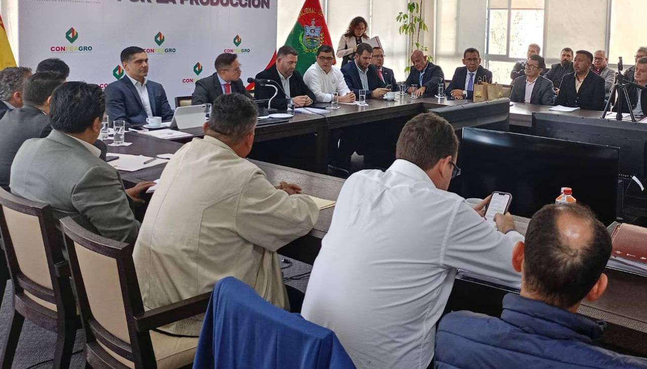 Confeagro y los ministros de Desarrollo Productivo y Trabajo participan del Encuentro Nacional por la Producción