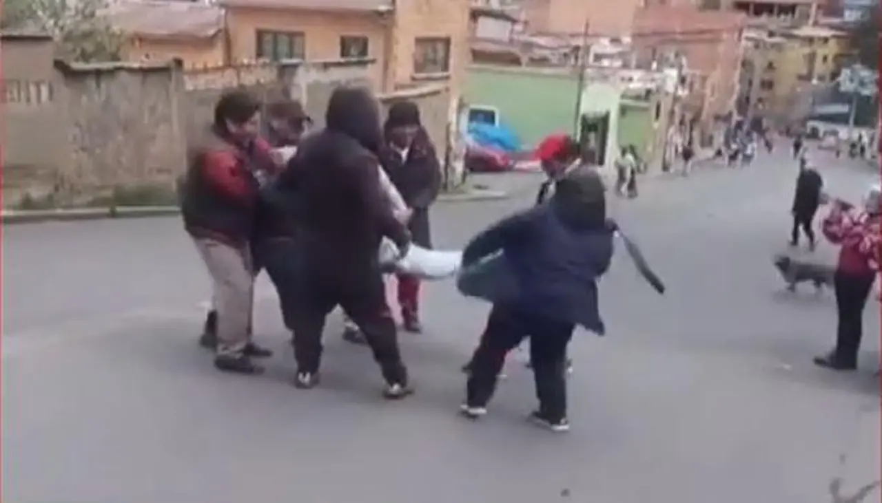 Video: Paro y chicotazos, los movilizados protagonizaron escenas de violencia