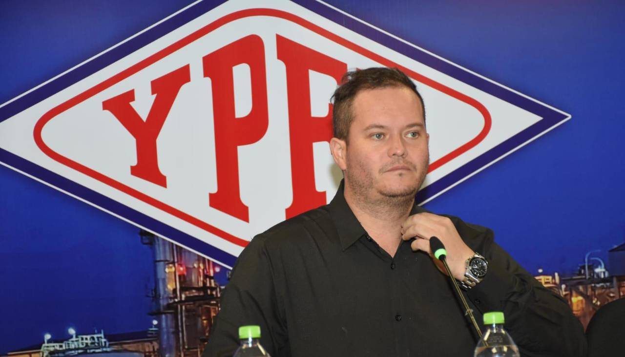 “No vamos a reducir las filas en un día, tomará tiempo”, dice YPFB y asegura que despacha combustible