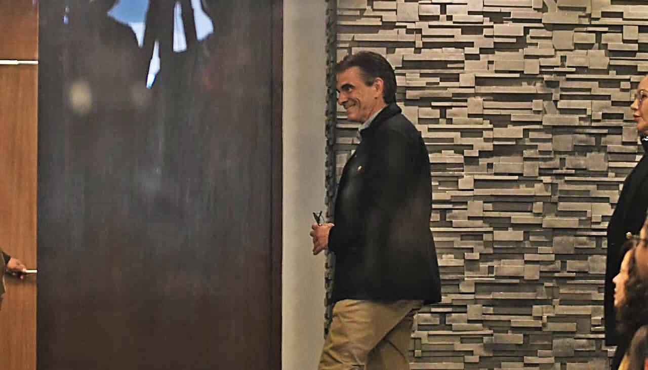El presidente Paz llega a la reunión que busca concretar diálogo con sectores movilizados