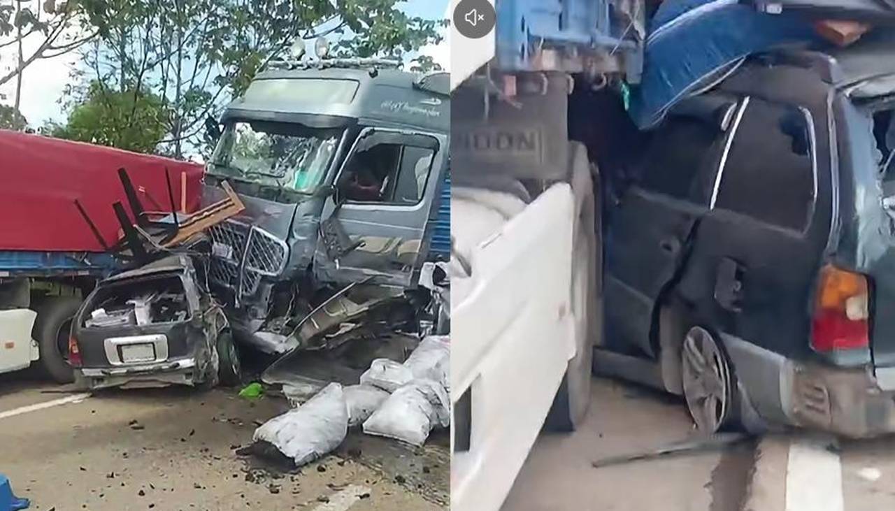 Una vagoneta tipo taxi terminó debajo de dos trailers en accidente en la vía Santa Cruz - Cochabamba