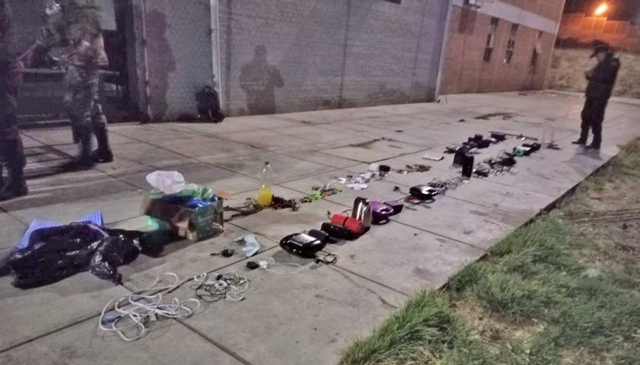 Una consola de videojuegos, celulares y droga son hallados en el penal de El Abra durante una requisa