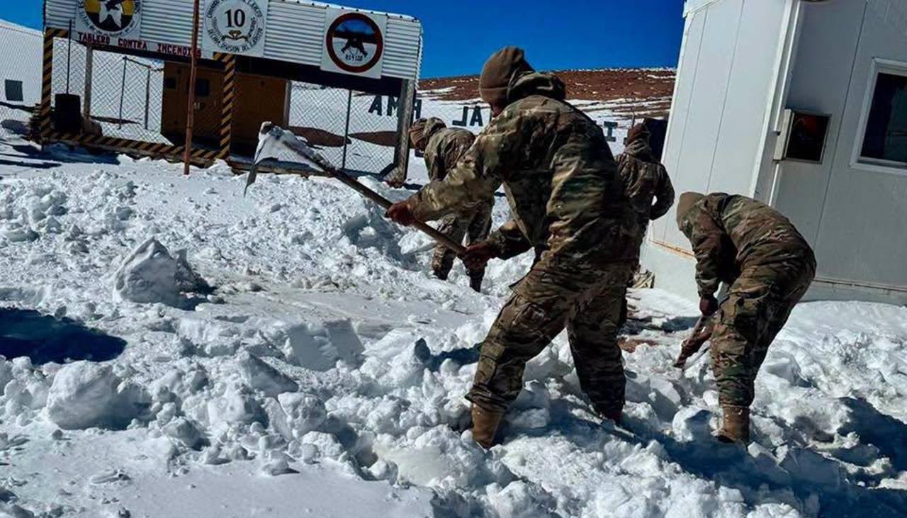 Rescatan a dos turistas franceses tras intensa nevada en una comunidad de Potosí