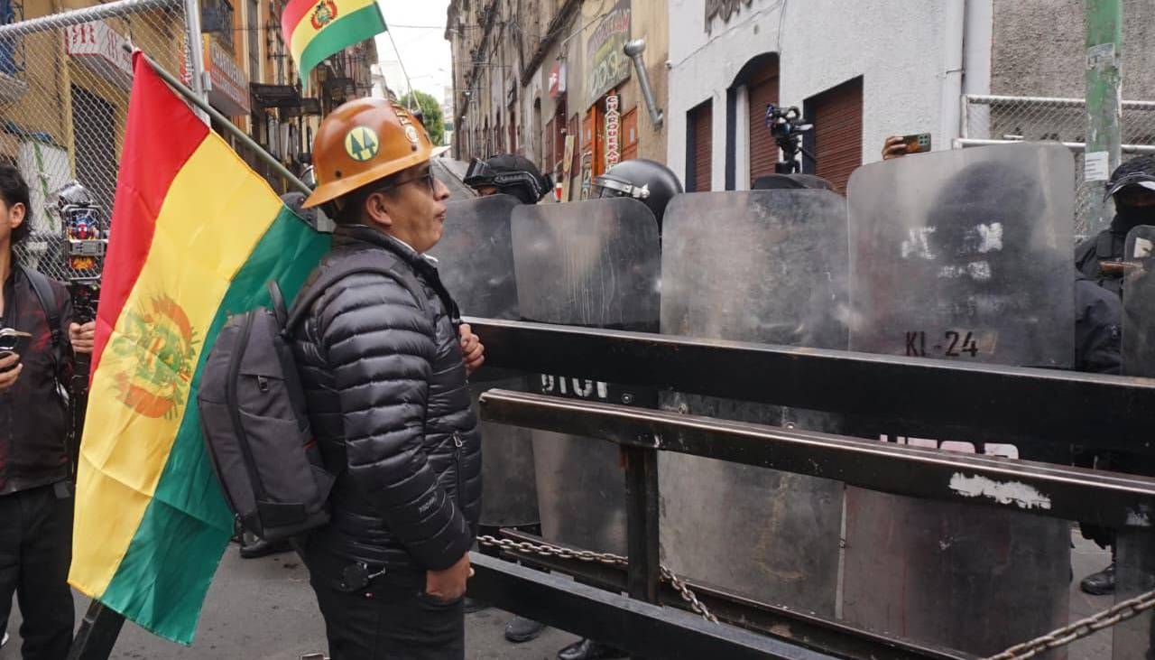 “Nos quedamos hasta que este gobierno nos atienda”: Mineros cooperativistas marchan en La Paz y exigen abrogación del Decreto 5503