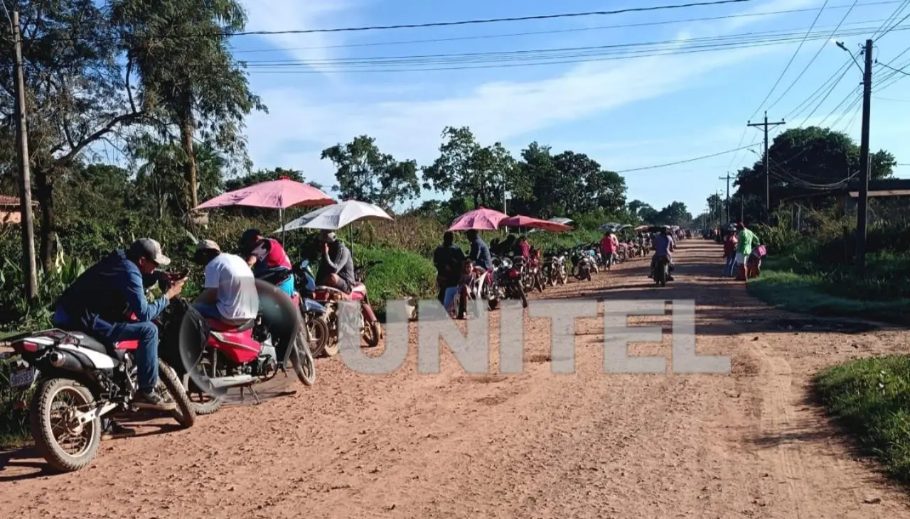 Filas kilométricas de motorizados se forman en los surtidores de Trinidad ante la escasez de combustibles