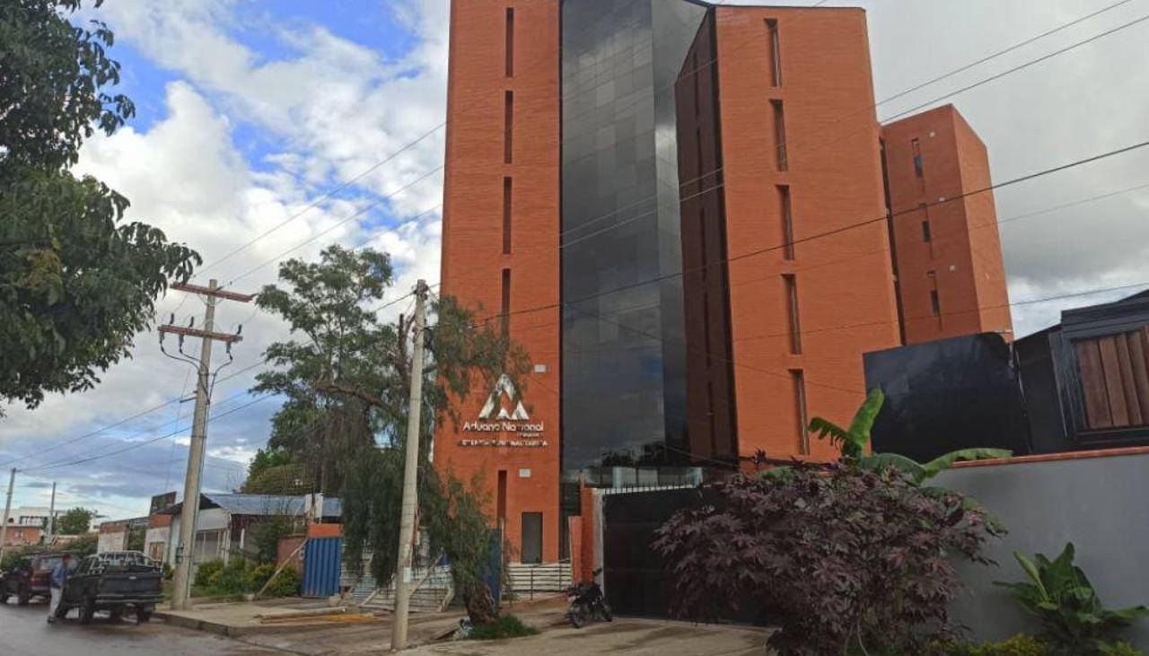 Transparencia denuncia “corrupción” en la compra del terreno y la construcción del edificio de la Aduana en Tarija