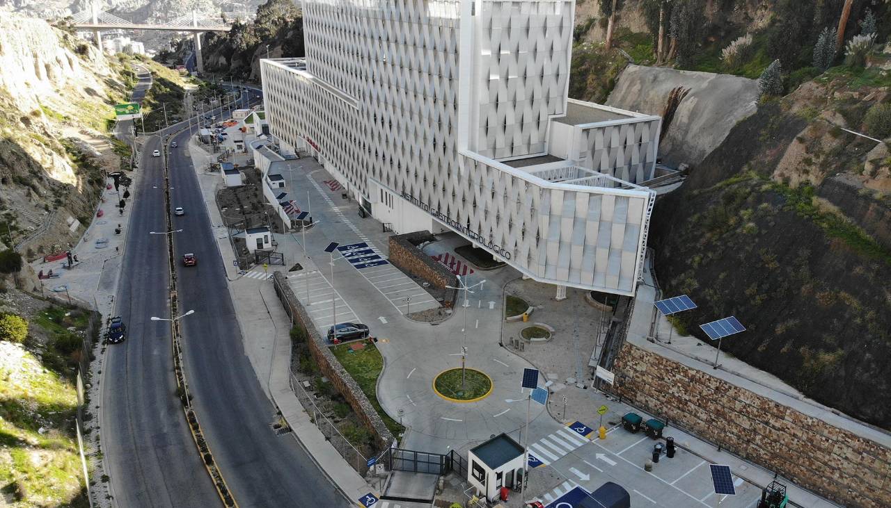 Aprehenden al representante legal de la empresa constructora del gastroenterológico en La Paz, reporta la Policía