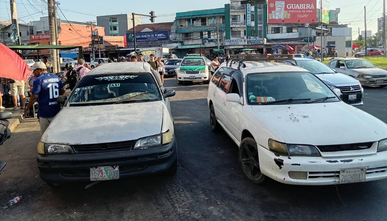 Paro de transportistas es parcial, tiene su epicentro en Santa Cruz y Sucre, afirma el ministro de Defensa