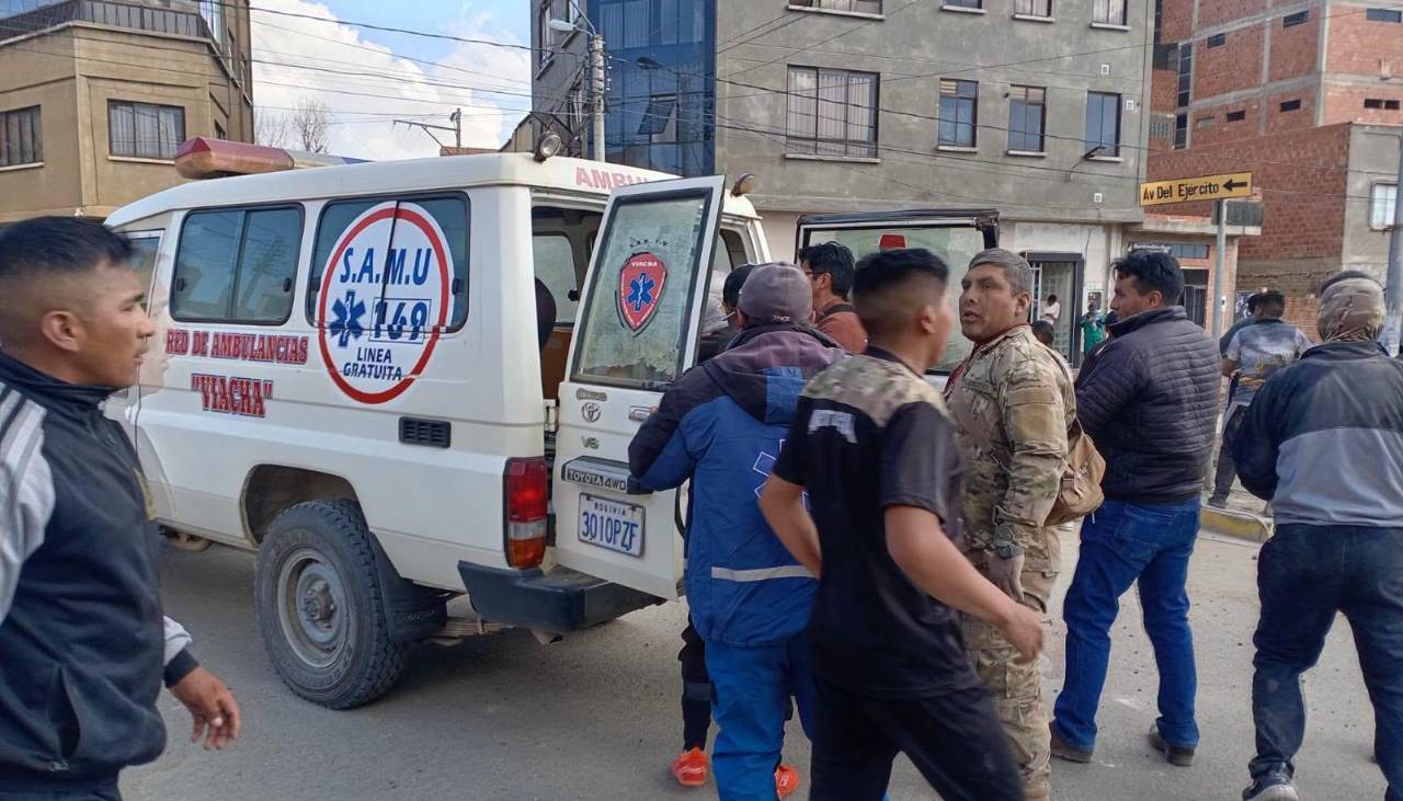 Explosión en regimiento Bolívar de Viacha moviliza a policías, ambulancias y bomberos
