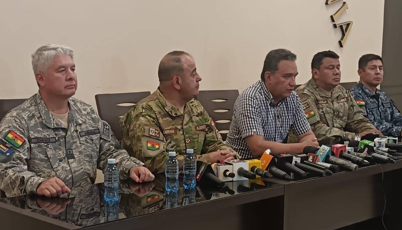 Habrá tres investigaciones por el avión siniestrado y el análisis de la caja negra pueden durar hasta seis meses, dice el Gobierno