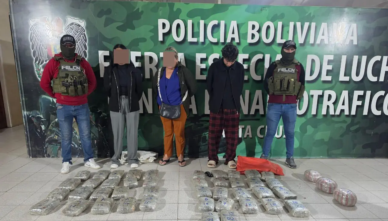 Cae una policía junto a su madre y su hermano tras el hallazgo de 50 kilos de droga escondidos entre cebollas