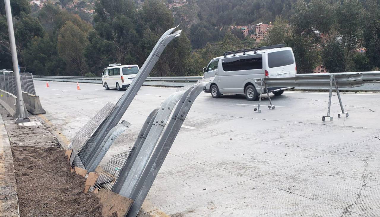 Cierran parte del carril de bajada de la autopista para reparar el sector del sifonamiento y se habilita desvío de 100 metros