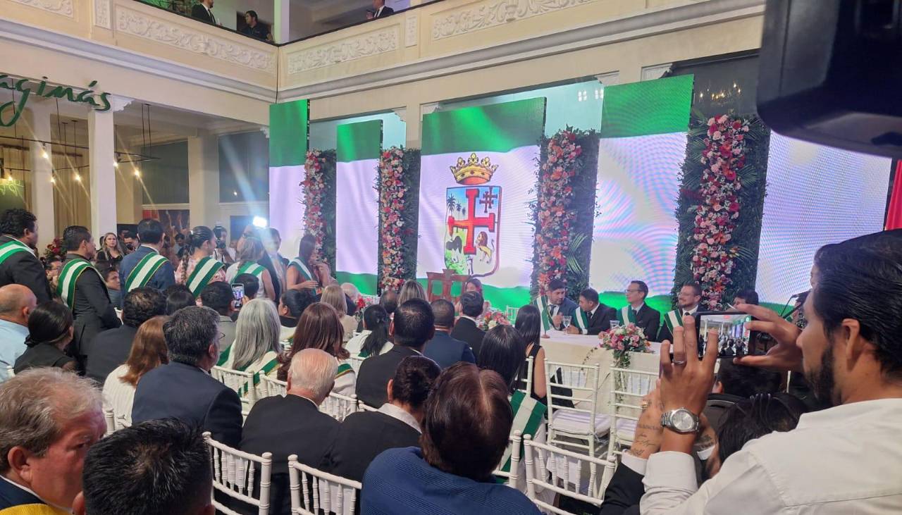 Asamblea cruceña instala sesión de honor por la efeméride departamental y distingue a personajes destacados