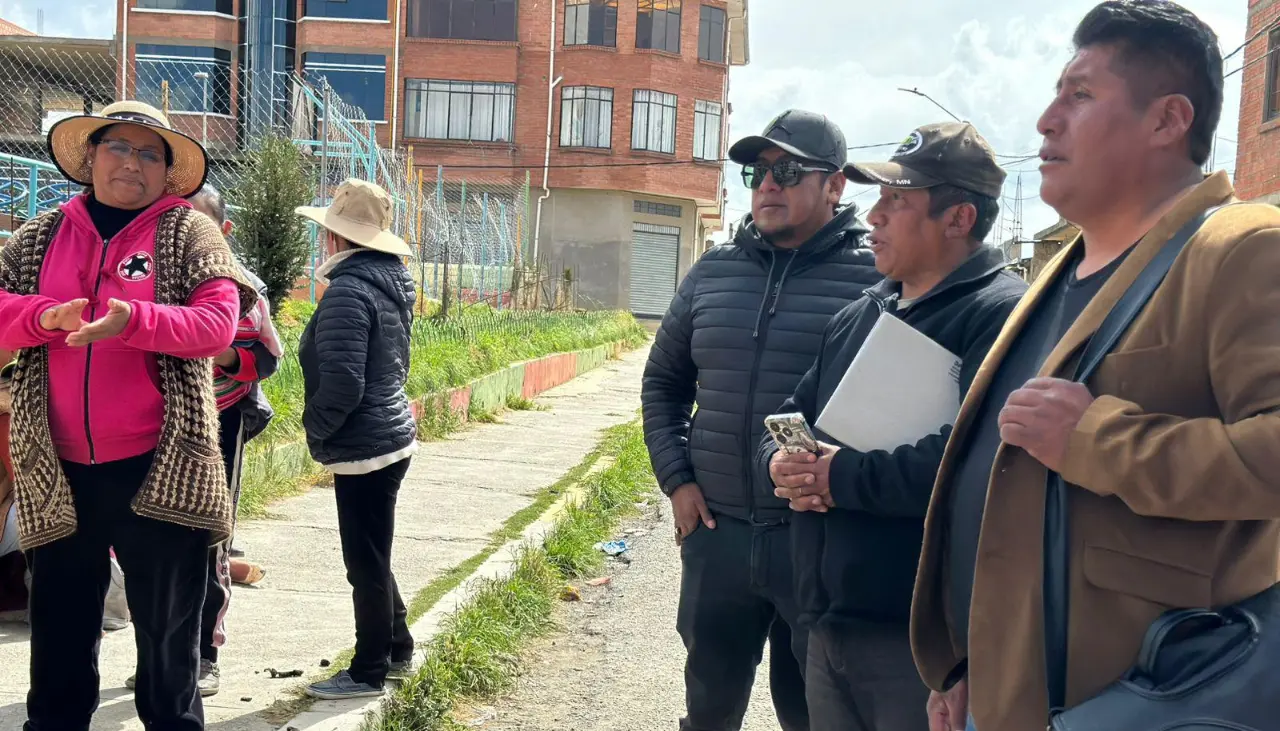 La Paz: Vecinos denuncian que un sindicato elevó el pasaje a Bs 2,50; choferes lo atribuyen al alza de repuestos
