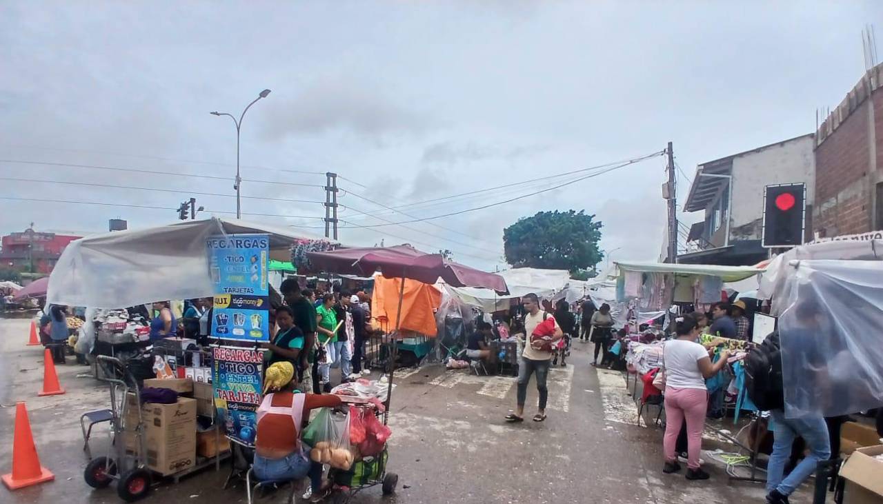 Feria Barrio Lindo: Caos vehicular se genera por mañaneros y obras inconclusas, dicen conductores 