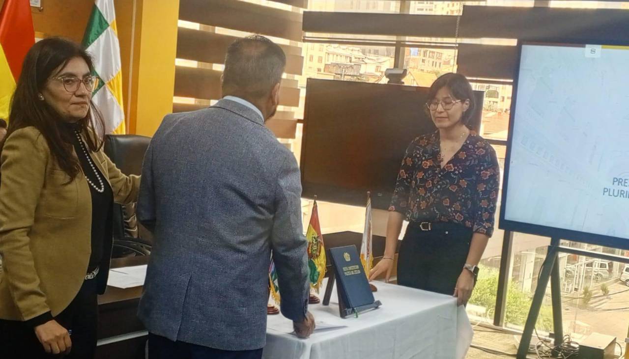 Posesionan a Margot Ayala como nueva directora de la ANH: “Estamos al tanto de los desafíos”