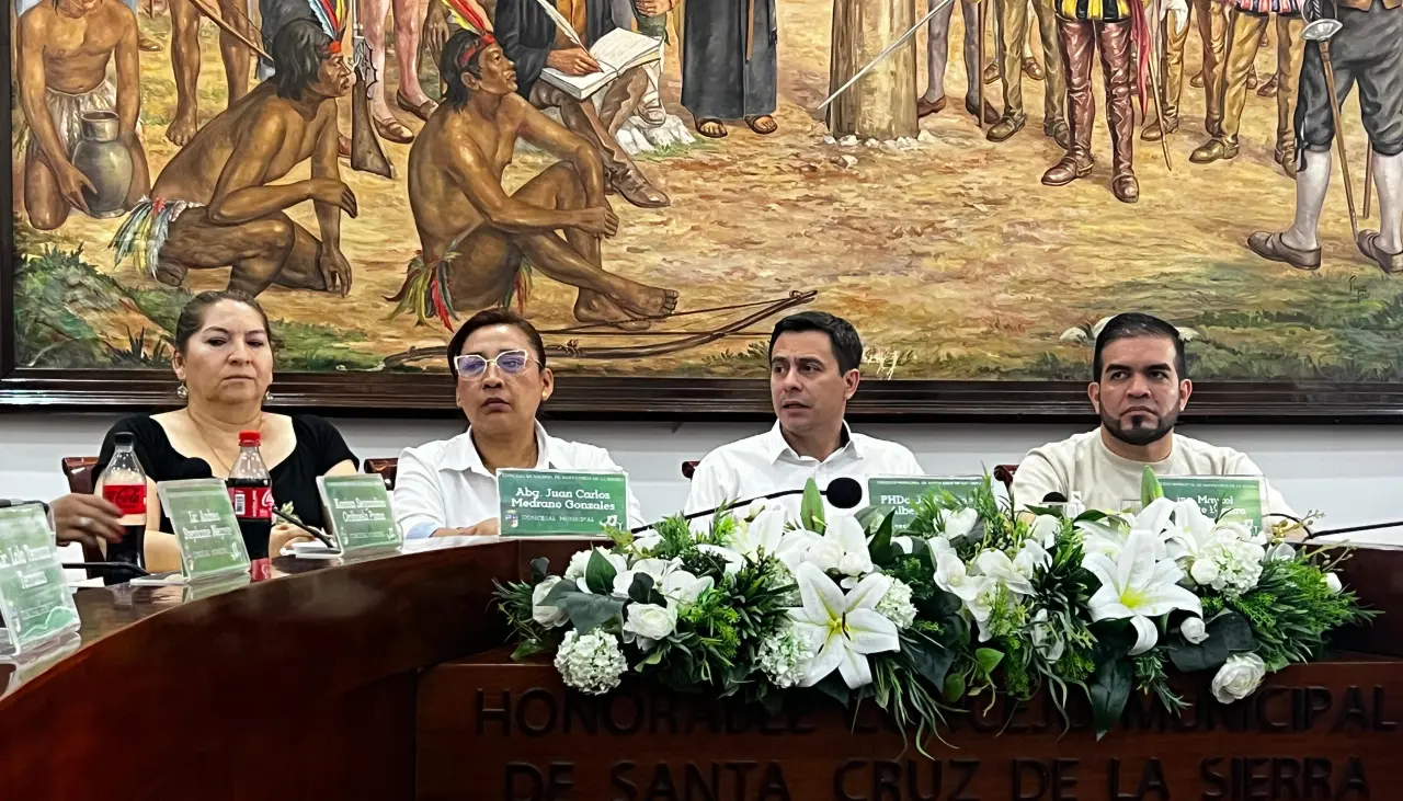 Concejo cruceño elige como hijo ilustre a Alfredo Romero y habrá homenaje póstumo a Percy Fernández