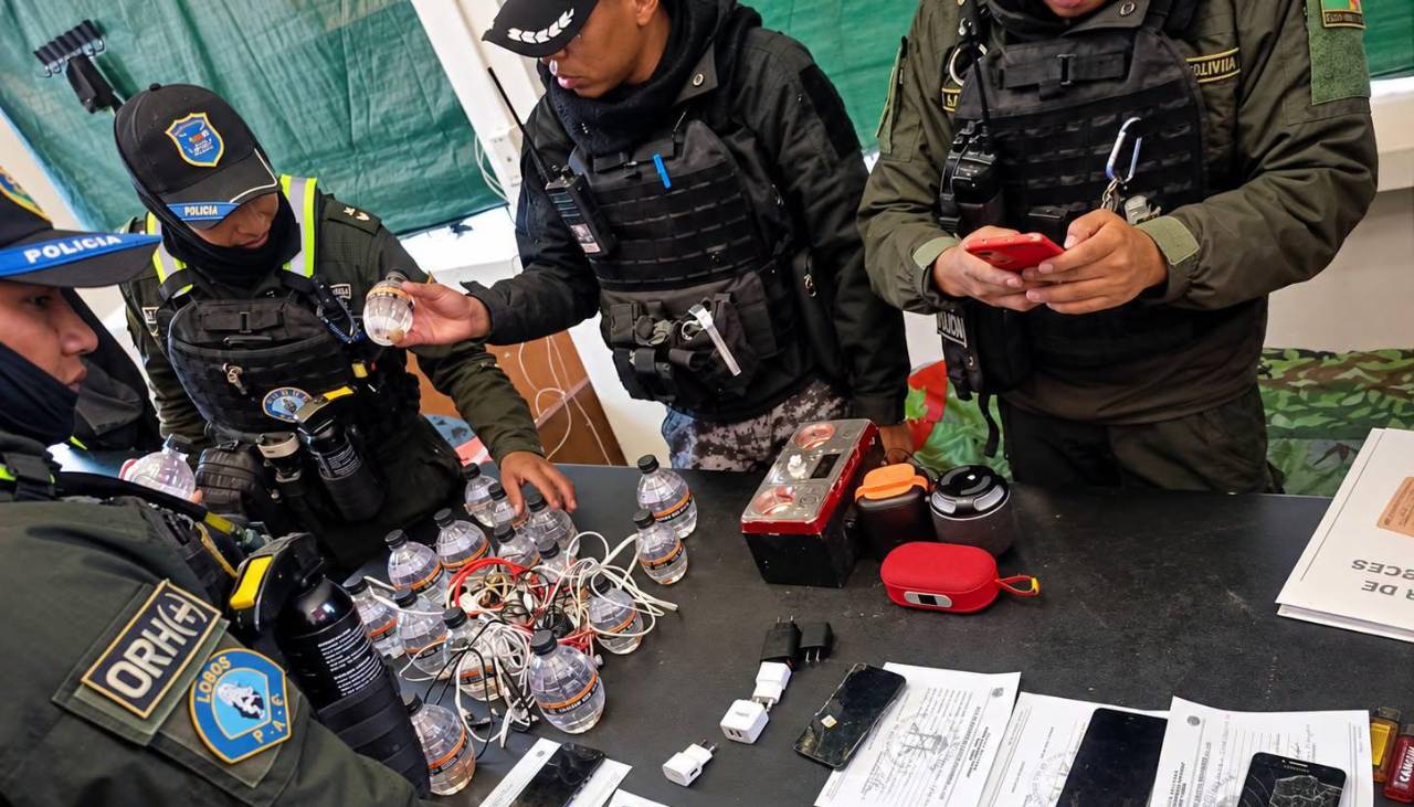 Hallan armas blancas, celulares y bebidas alcohólicas en requisas realizadas en cárceles de La Paz y Sucre