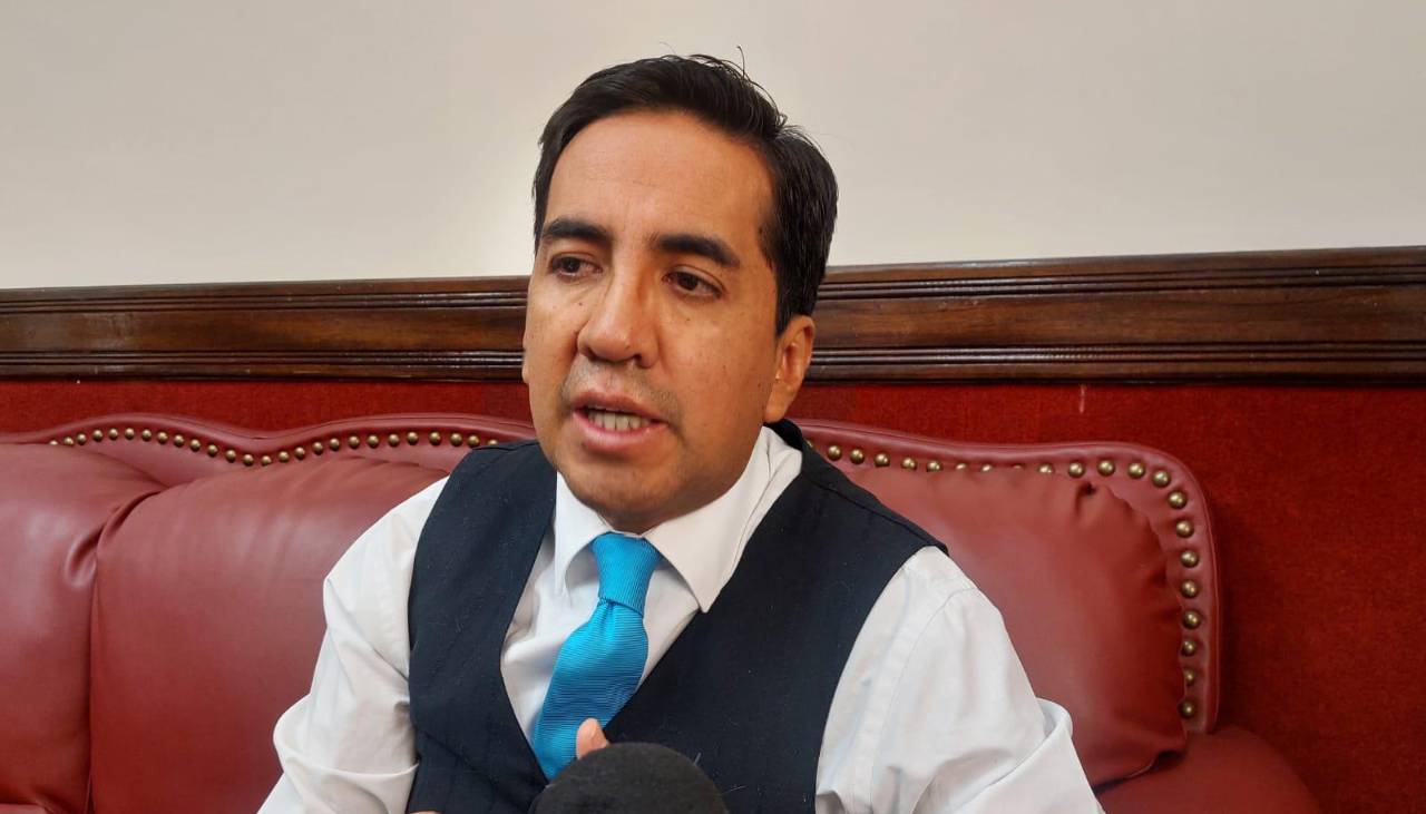 Ministro de Trabajo: decreto que limita descuentos permite a funcionarios definir cómo aportar y pedir rendición de cuentas