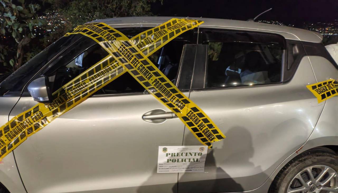 Policía investiga la muerte de una pareja encontrada al interior de un vehículo en Cochabamba