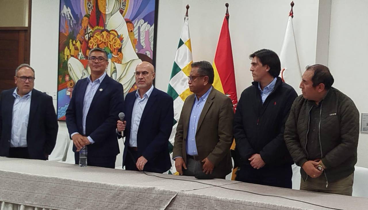 Gobierno dice que hay un “ambiente de preacuerdo” con la COB y diálogo se retomará este jueves