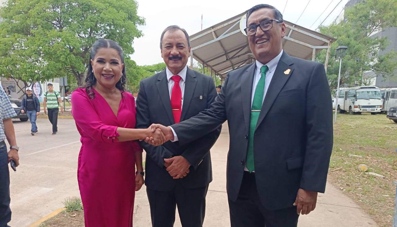 Reinerio Vargas toma juramento como rector de la Uagrm por la gestión 2025-2029