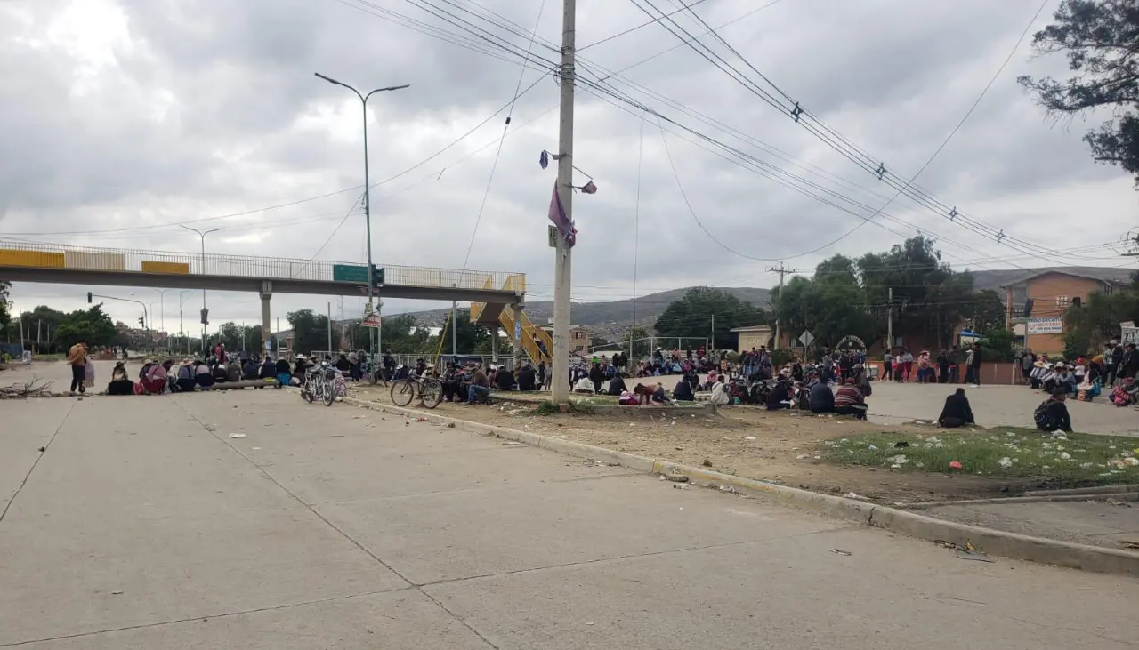 Este martes cierra con 11 puntos de bloqueo en el país por conflictos sociales, según la ABC 