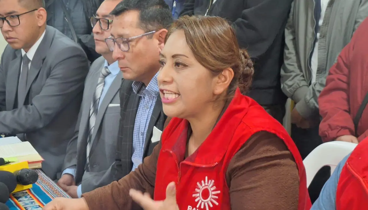Fiscalía convoca a Ruth Nina a declarar este jueves a las 09:00 en la ciudad de Cochabamba