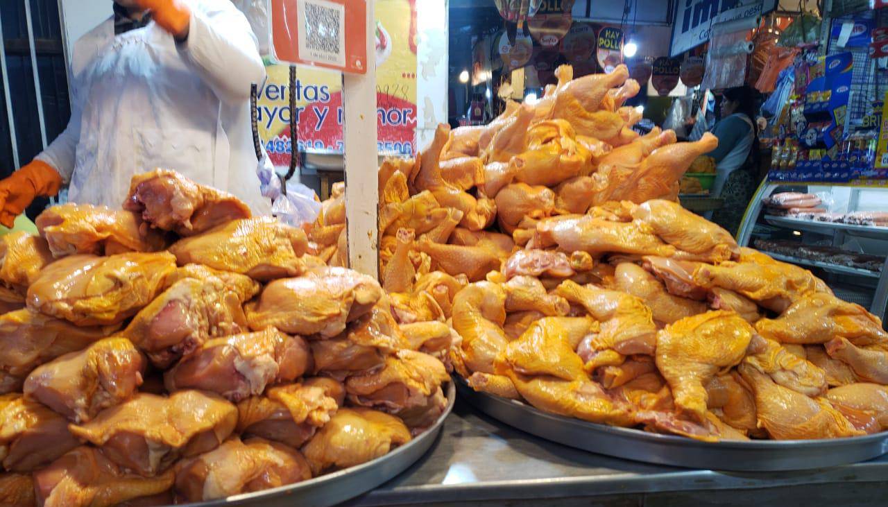 El kilo de pollo llega a Bs 40 en La Paz; en Cochabamba el precio se incrementa a diario