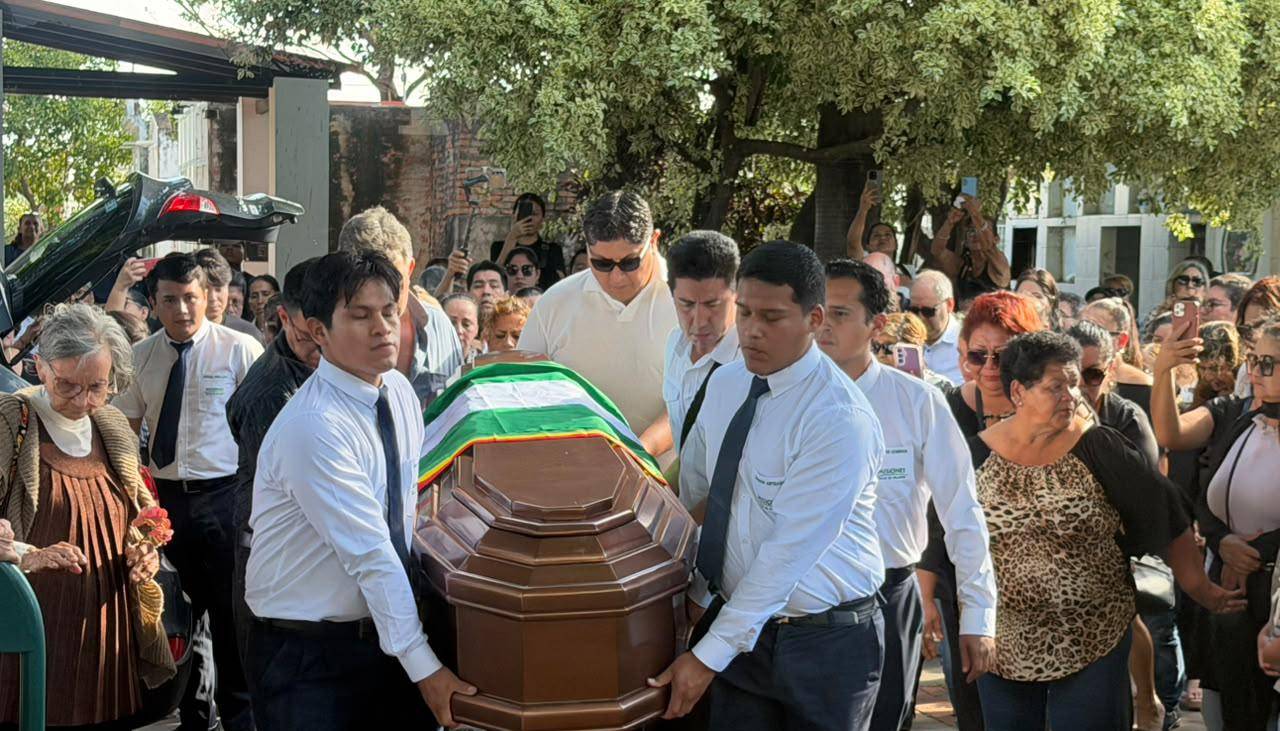 El último adiós a Alenir Echeverría, la voz emblemática de la música cruceña