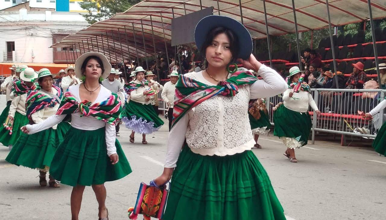 Con música, danza y trajes tradicionales, Oruro celebra el Anata Andino 2026