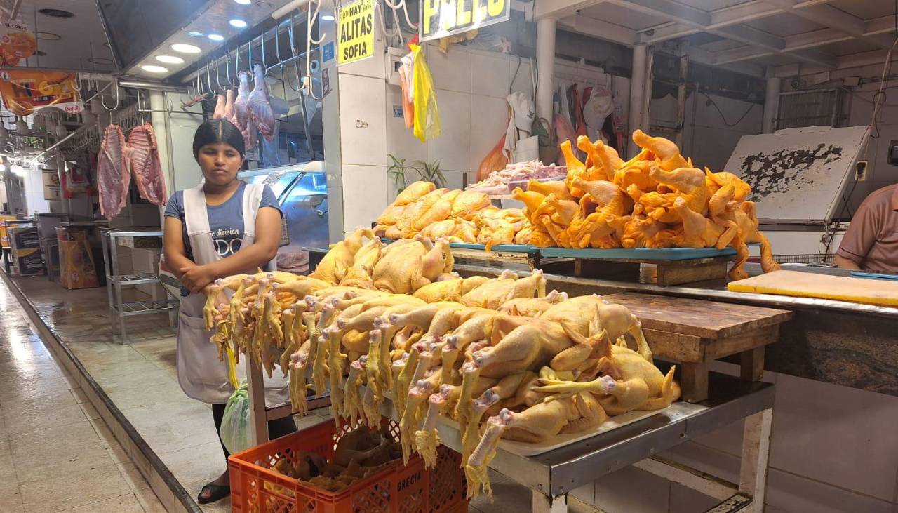 Sube el precio del kilo de pollo en mercados de Santa Cruz de la Sierra en el inicio de semana