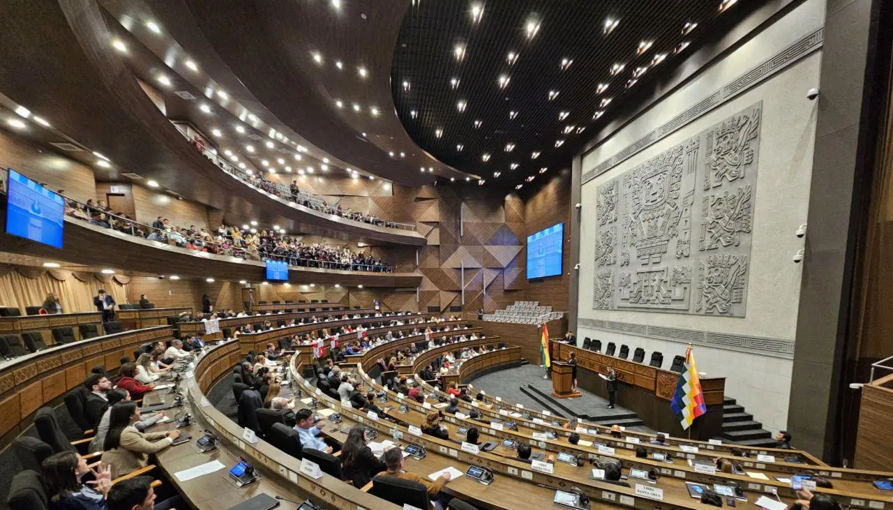 Diputados y senadores fueron convocados a sesión este jueves para conformar comisiones y comités en sus cámaras